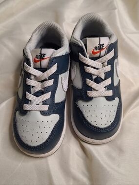 NIKE Toddler Kids Sneakers in Navy, Powder Blue & White Size 8C